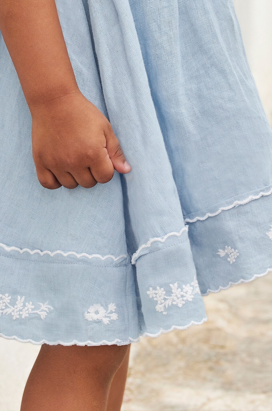 TARTINE ET CHOCOLAT Sleeveless flower-embroidered ruffled linen baby dress Baby BLUE 4