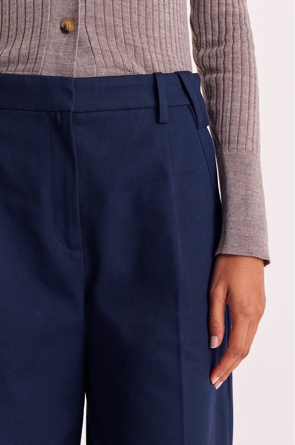 BALZAC PARIS Pantalon arrondi raccourci à pinces en toile Tristan Femme BLEU FONCE 5