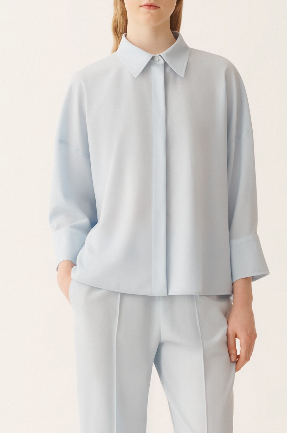 FABIANA FILIPPI Chemise raccourcie en laine légère à empiècements transparents Femme BLEU CLAIR 5