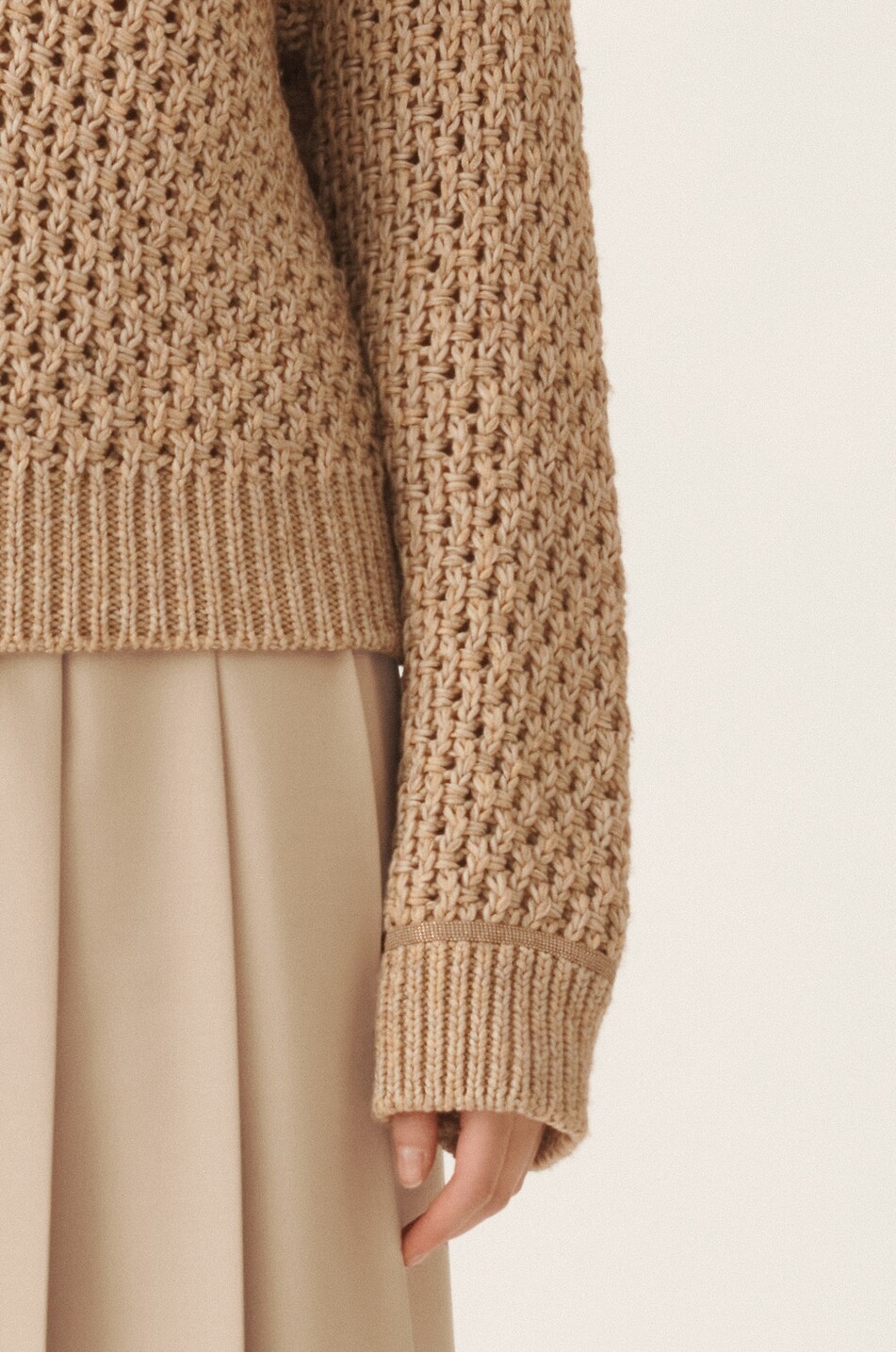 FABIANA FILIPPI Pull ajouré boxy en coton mélangé à col V Femme CAMEL 6