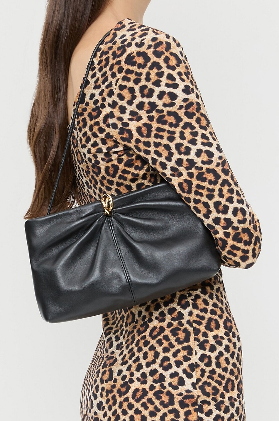 LOEFFLER RANDALL Pochette en cuir lisse froncé Corrine Femme NOIR 3