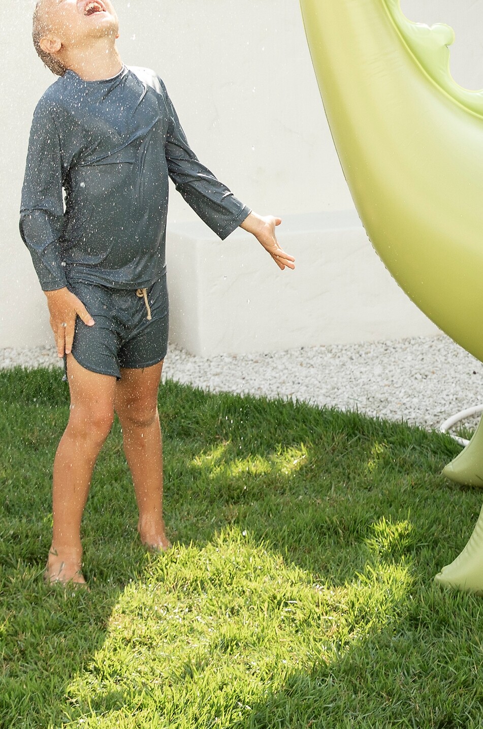 SUNNYLIFE Arroseur géant dinosaure Dino Giant Sprinkler Into the Wild Unisexe VERT 4