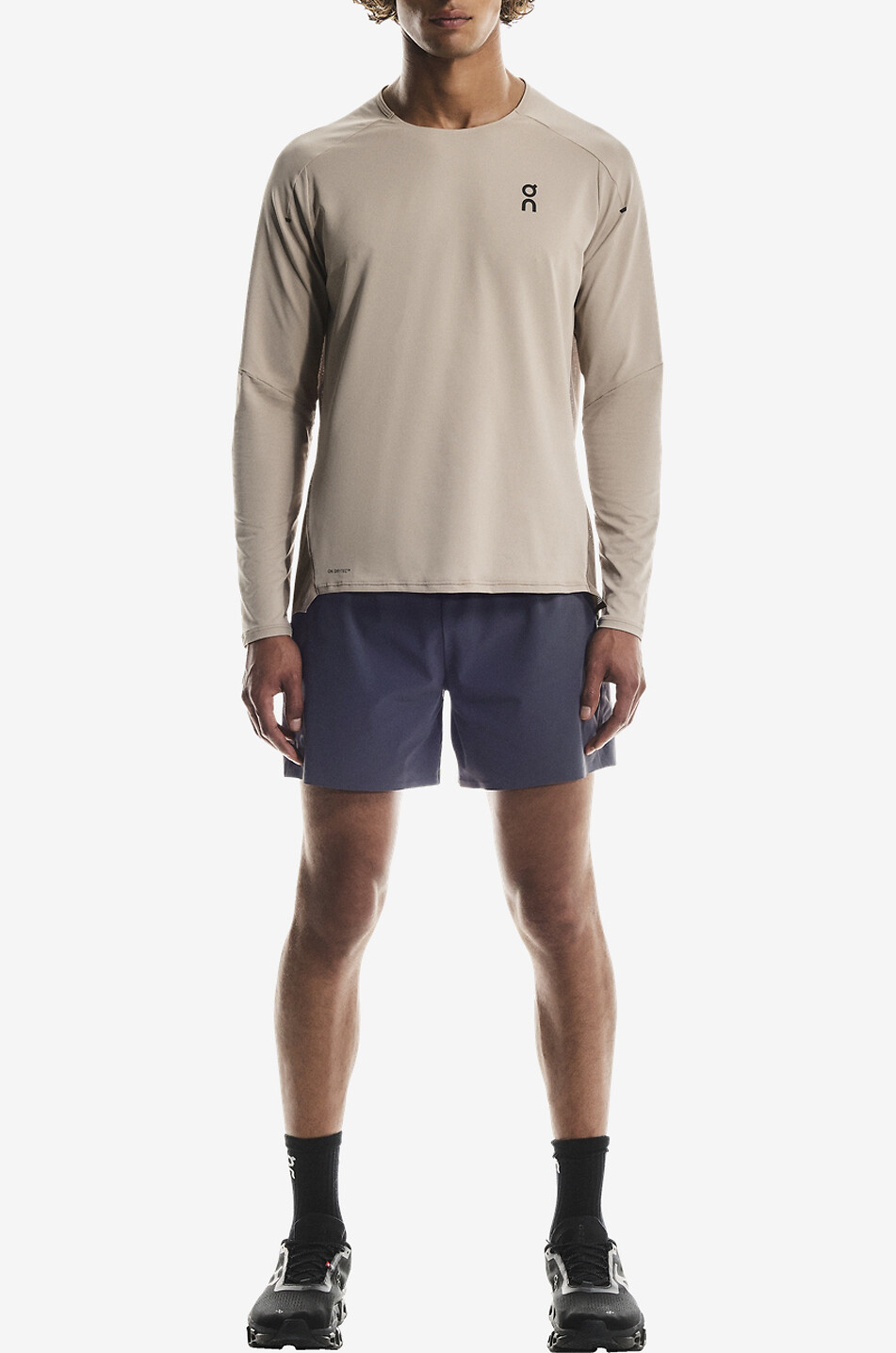 ON Performance long-sleeved crewneck T-shirt Men BEIGE 4