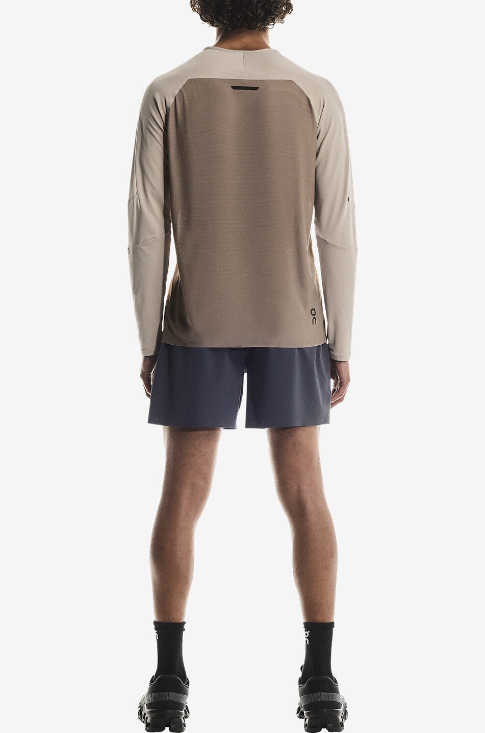 ON Performance long-sleeved crewneck T-shirt Men BEIGE 5