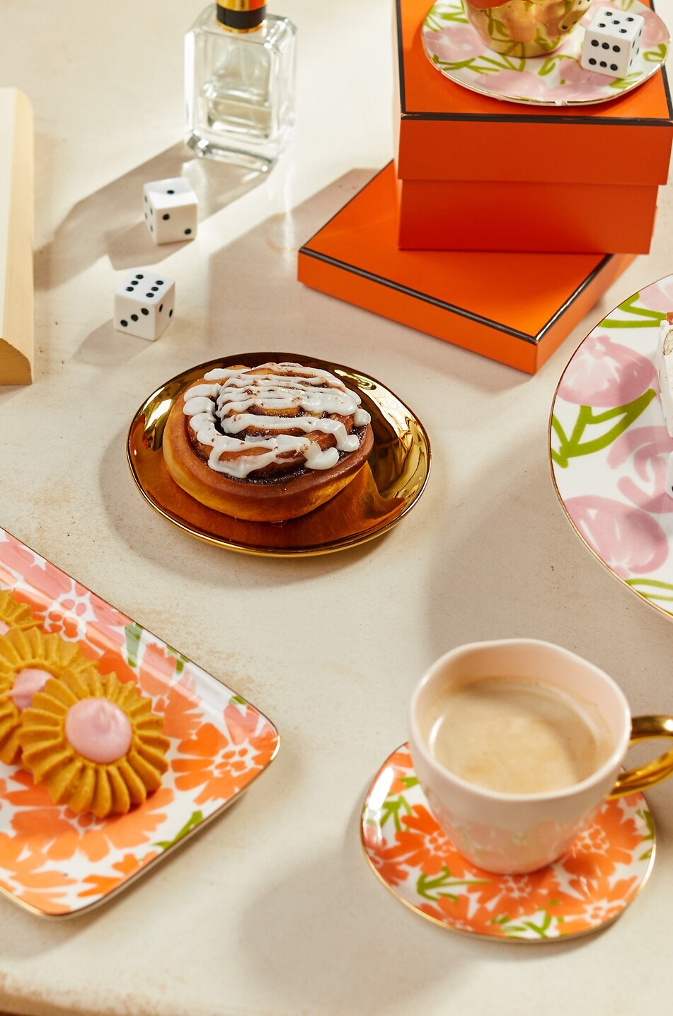 URBAN NATURE CULTURE AMSTERDAM Good Morning stoneware cake plate Home ORANGE 3