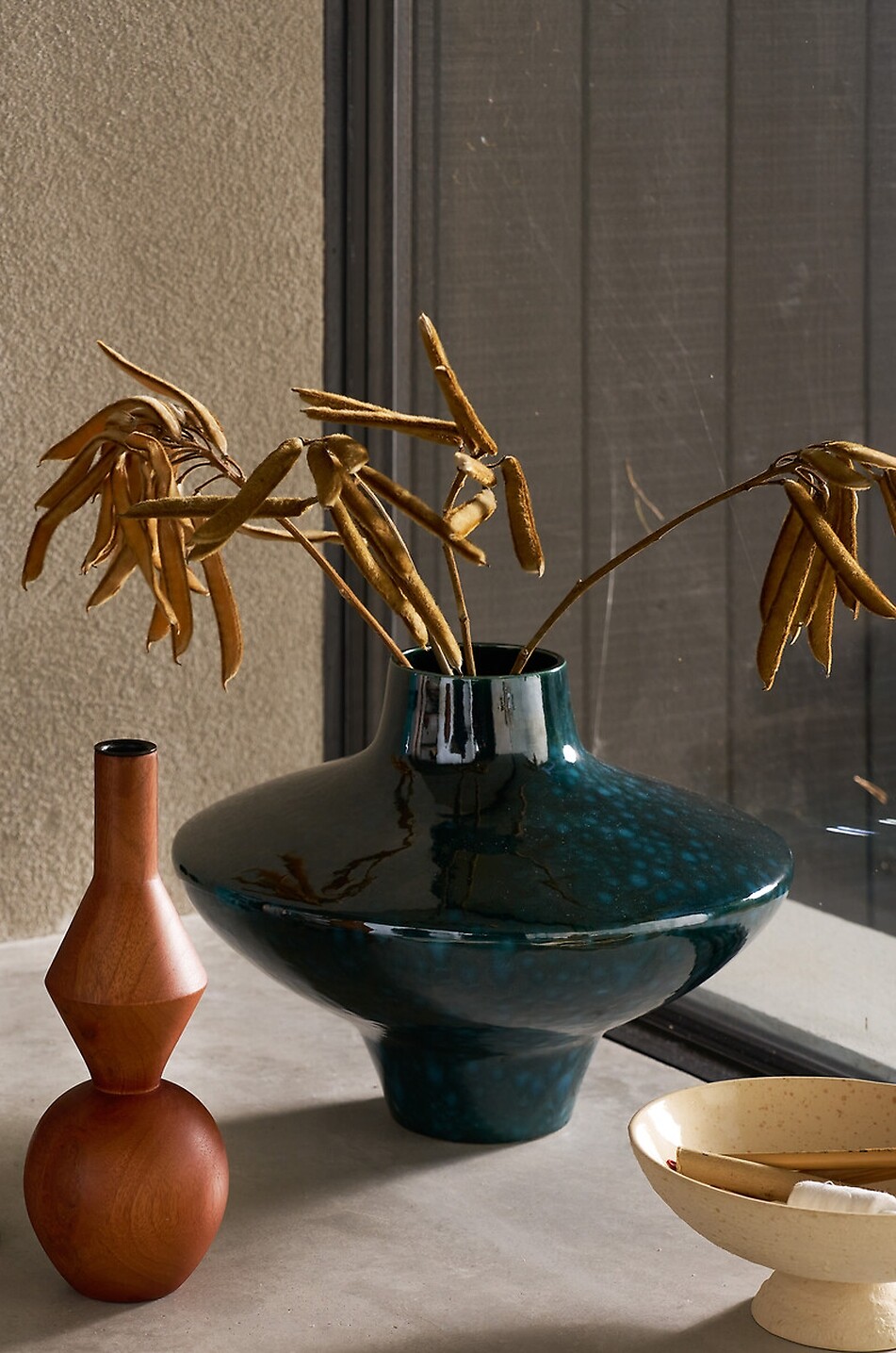 URBAN NATURE CULTURE AMSTERDAM Vase aus Keramik Maya - H26 Haus BLAU 4