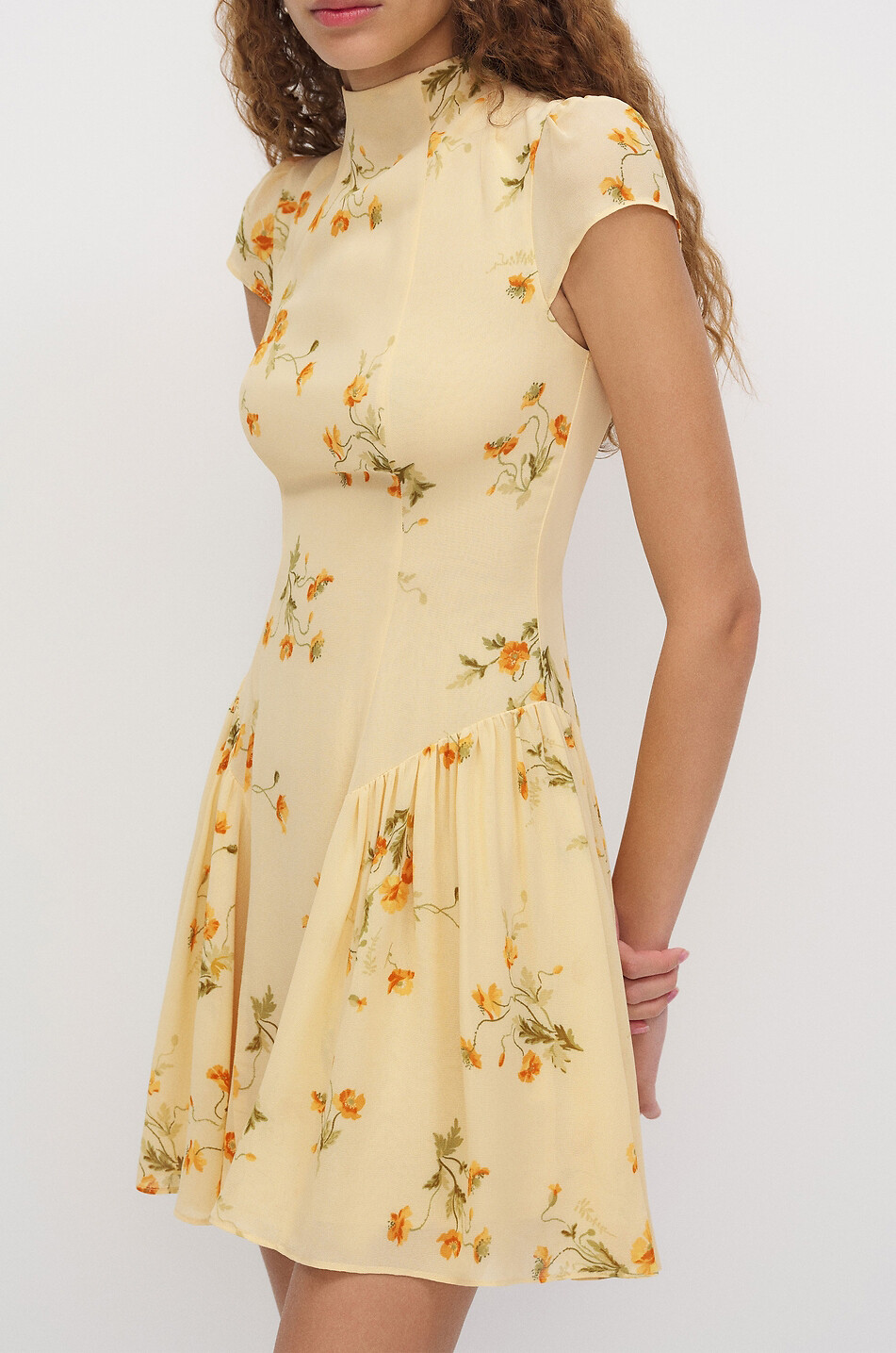 REFORMATION Kurzes ausgestelltes Kleid mit Stehkragen Maven Damen BUNT 4