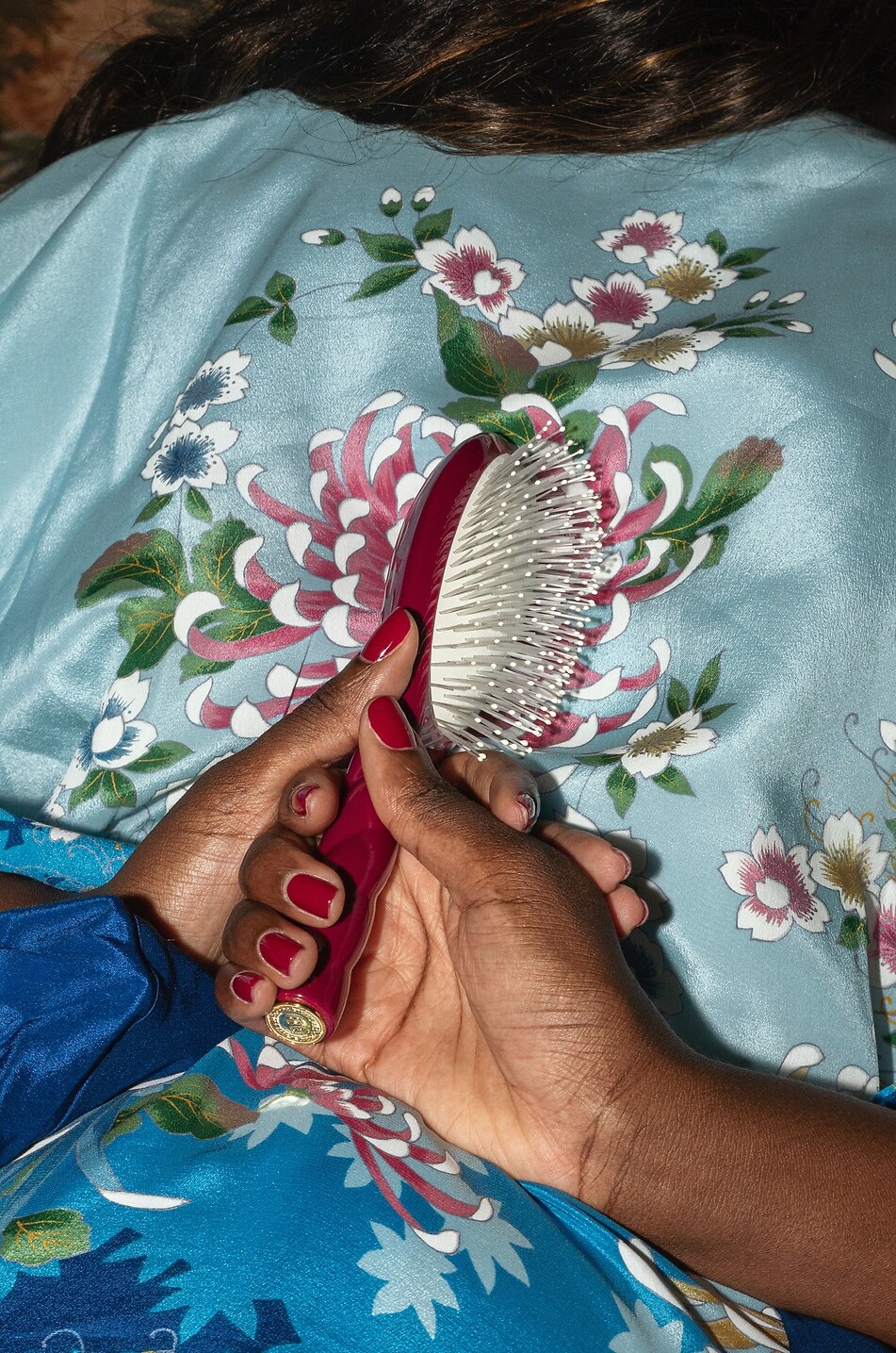 LA BONNE BROSSE N.04 Miracle Rouge Cerise Large massaging detangling brush Unisex DARK RED 4
