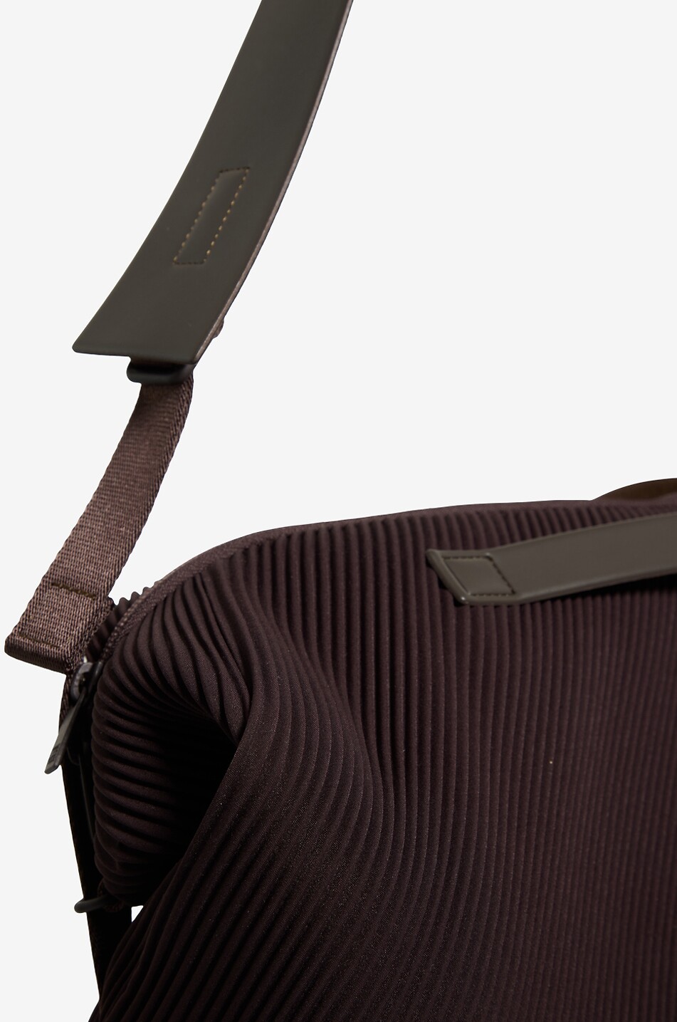 HOMME PLISSÉ ISSEY MIYAKE Sac de voyage à bandoulière ajustable en toile Homme NOIR 5