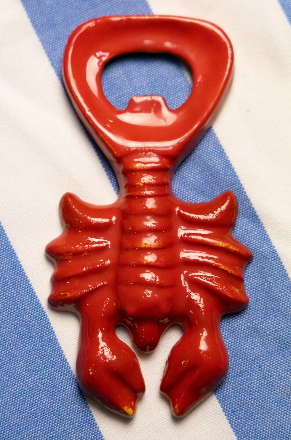 LES OTTOMANS Décapsuleur en résine en forme de homard - 13 cm Maison ROUGE 2