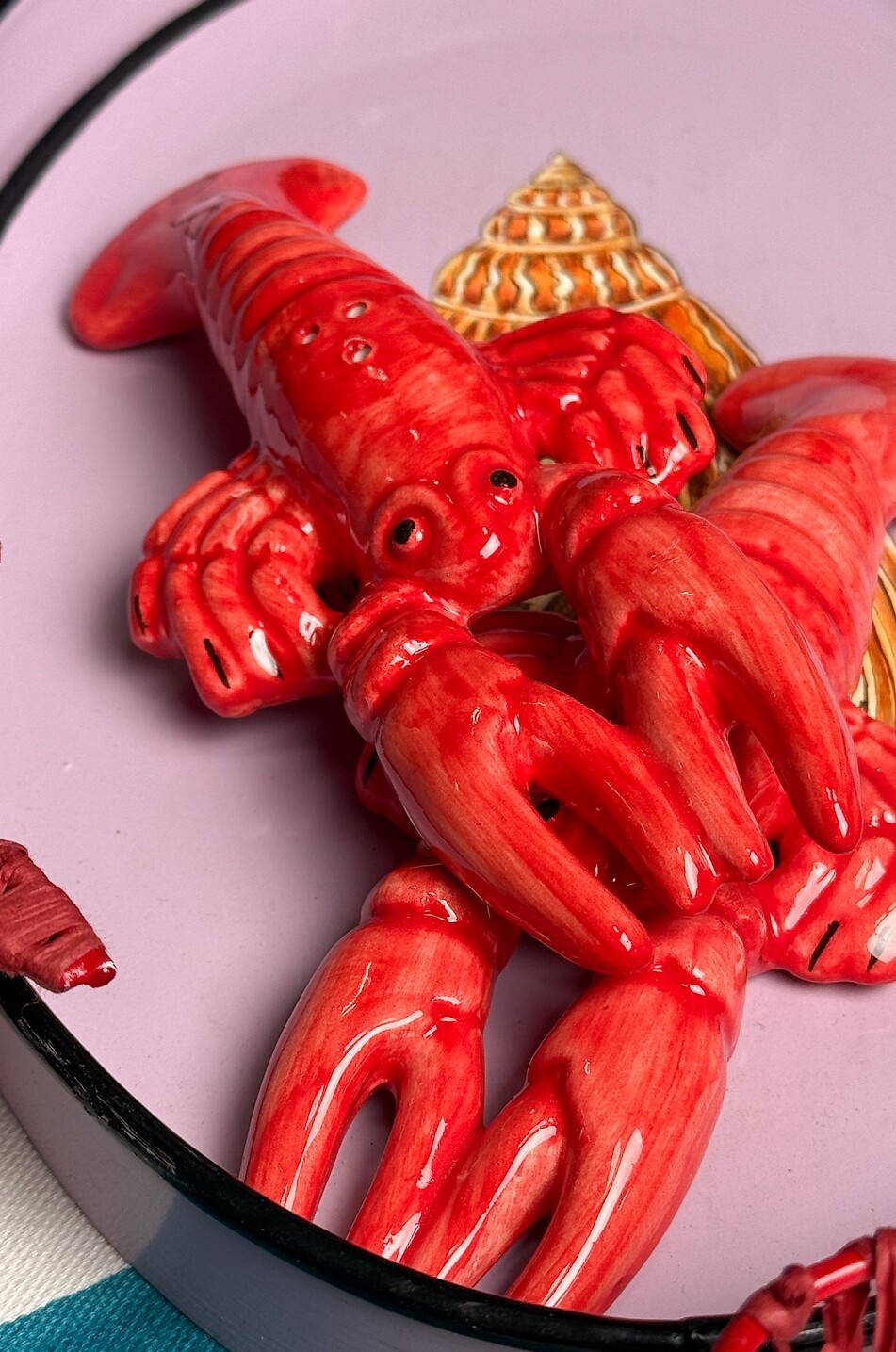 LES OTTOMANS Salière et poivrière en céramique peinte à la main homard Maison ROUGE 4