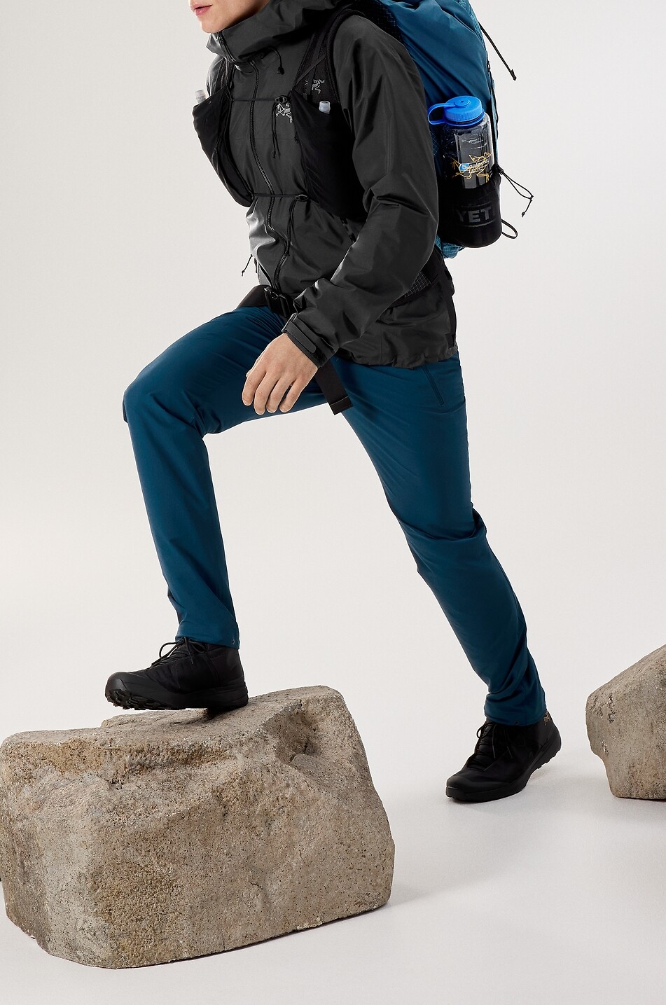 ARC'TERYX Beta SL Gore-Tex hooded windbreaker jacket Men BLACK 8