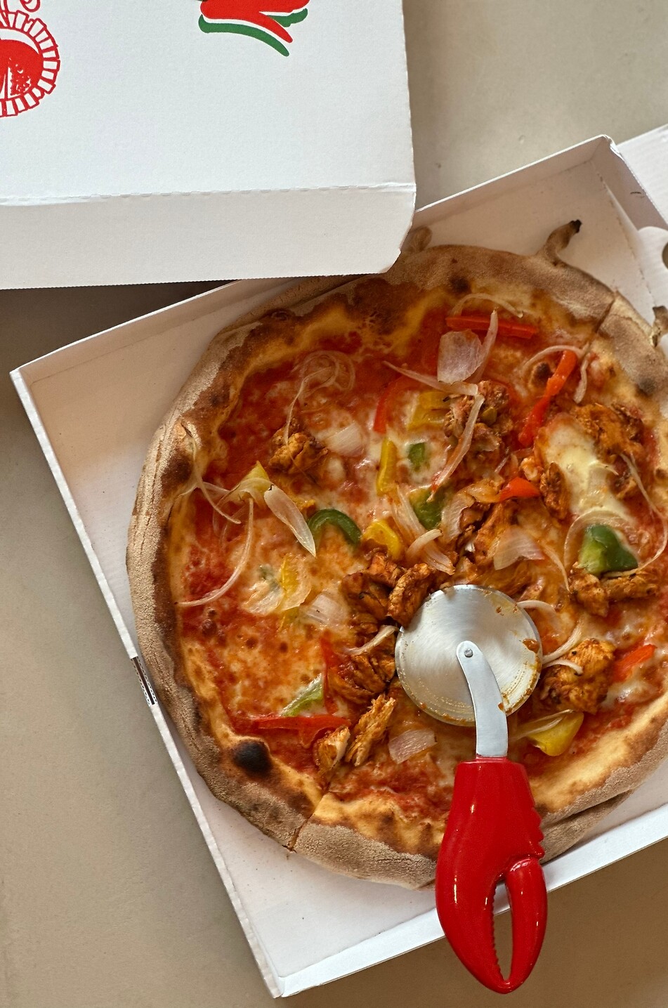 STUDIO NOTICED Roulette à pizza en acier inoxydable Lobster Leg Maison ROUGE 3