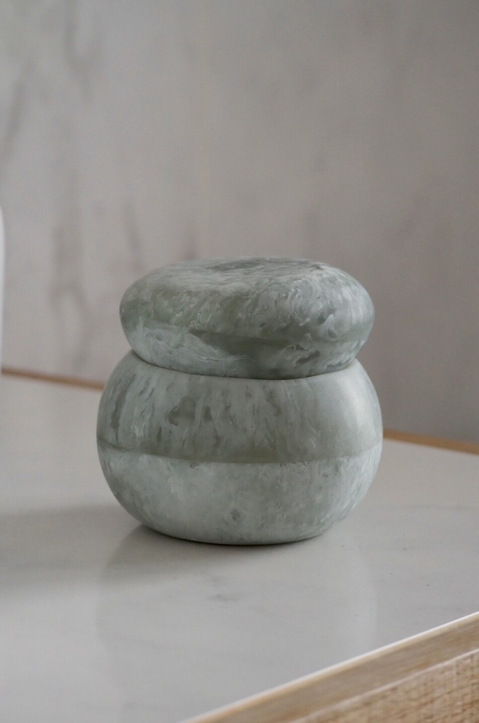 STUDIO NOTICED Pot en résine en forme de pierre Stone Shaped Maison GRIS 3