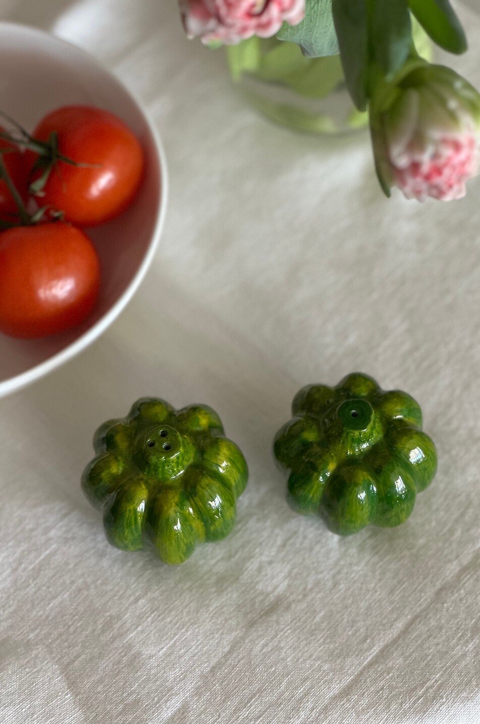 STUDIO NOTICED Salières et poivrières en métal en forme de poivron Green Pepper Maison VERT 2