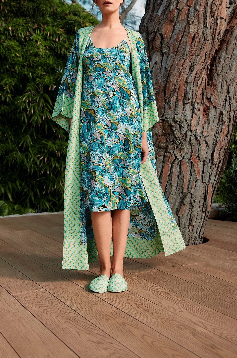 KARMA ON THE ROCKS Kimono long à manches évasées en soie Kobe Femme VERT 4