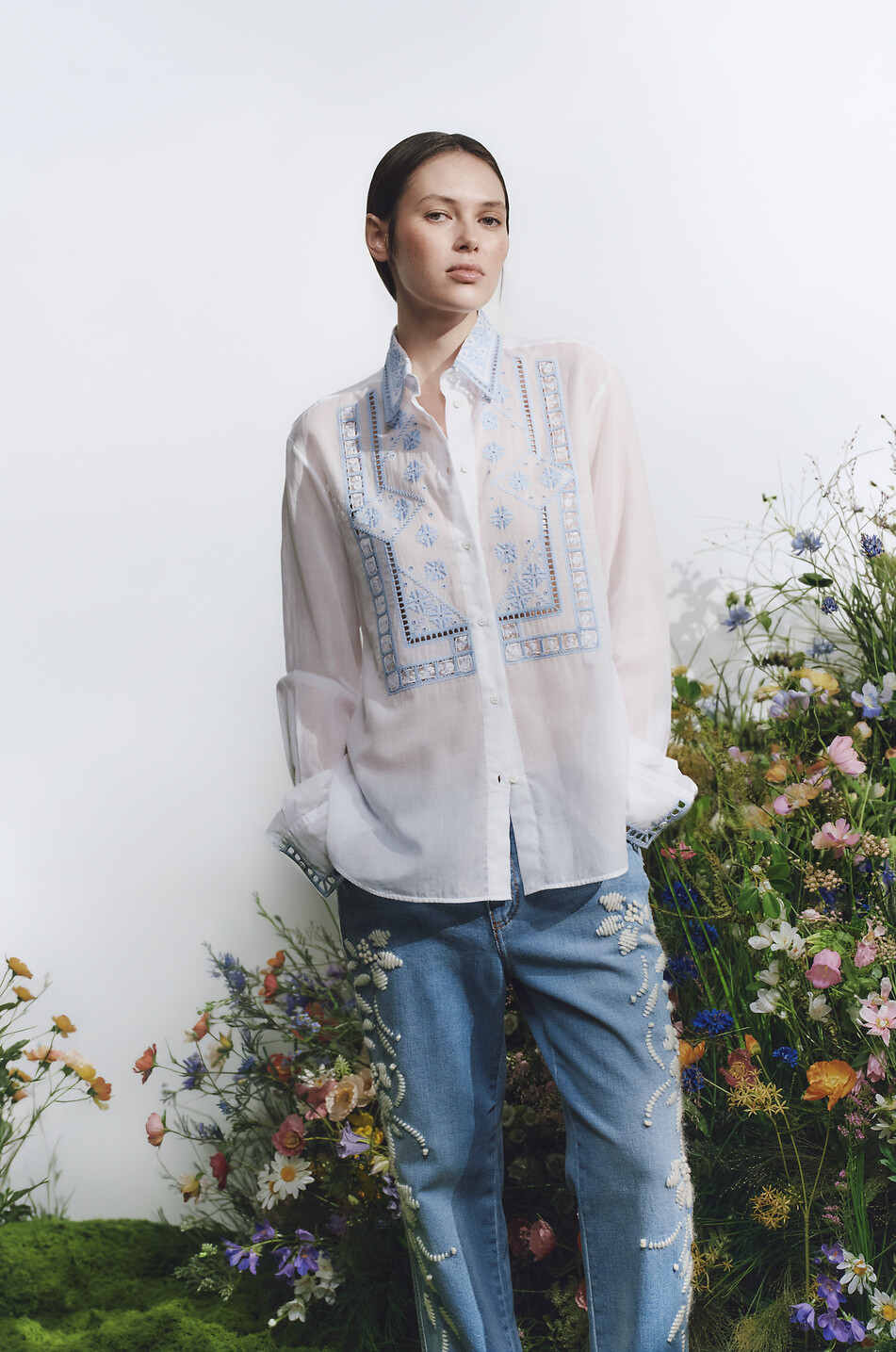 ERMANNO SCERVINO Ausgewaschene Boyfriend-Jeans im Used-Look mit Stickereien Damen HELLBLAU 3