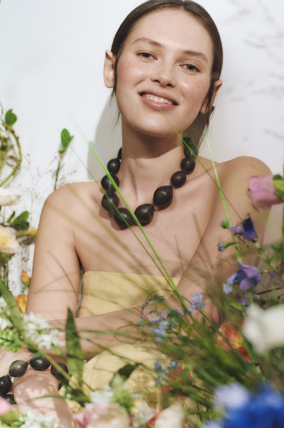 SOEUR Zamia choker necklace in resin beads Women BROWN 5