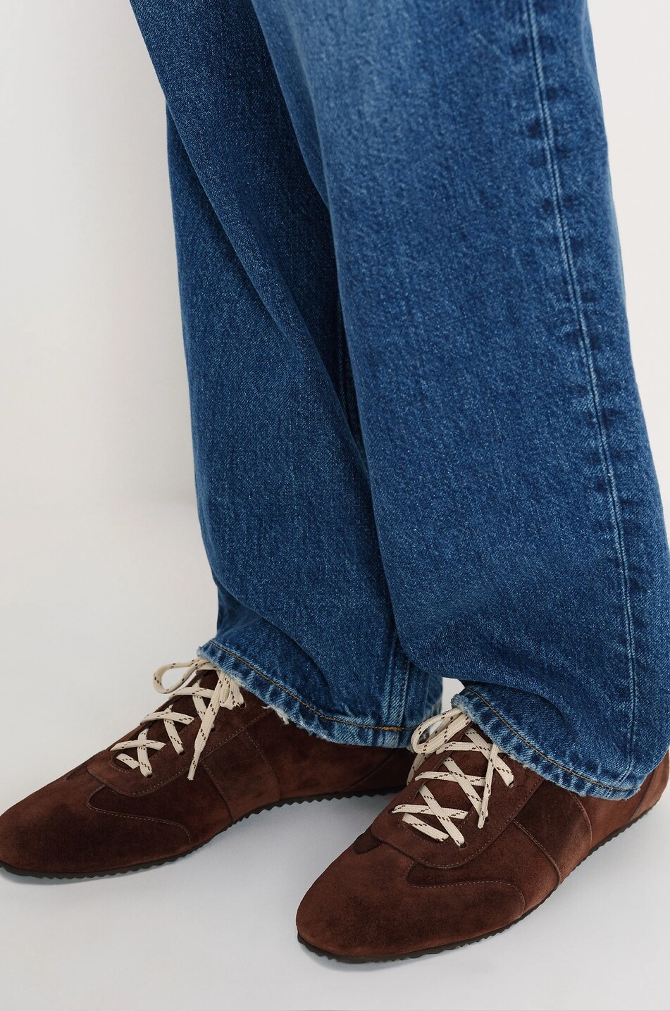 REFORMATION Niedrige Wildleder-Schnürsneakers Terra Damen DUNKELBRAUN 3