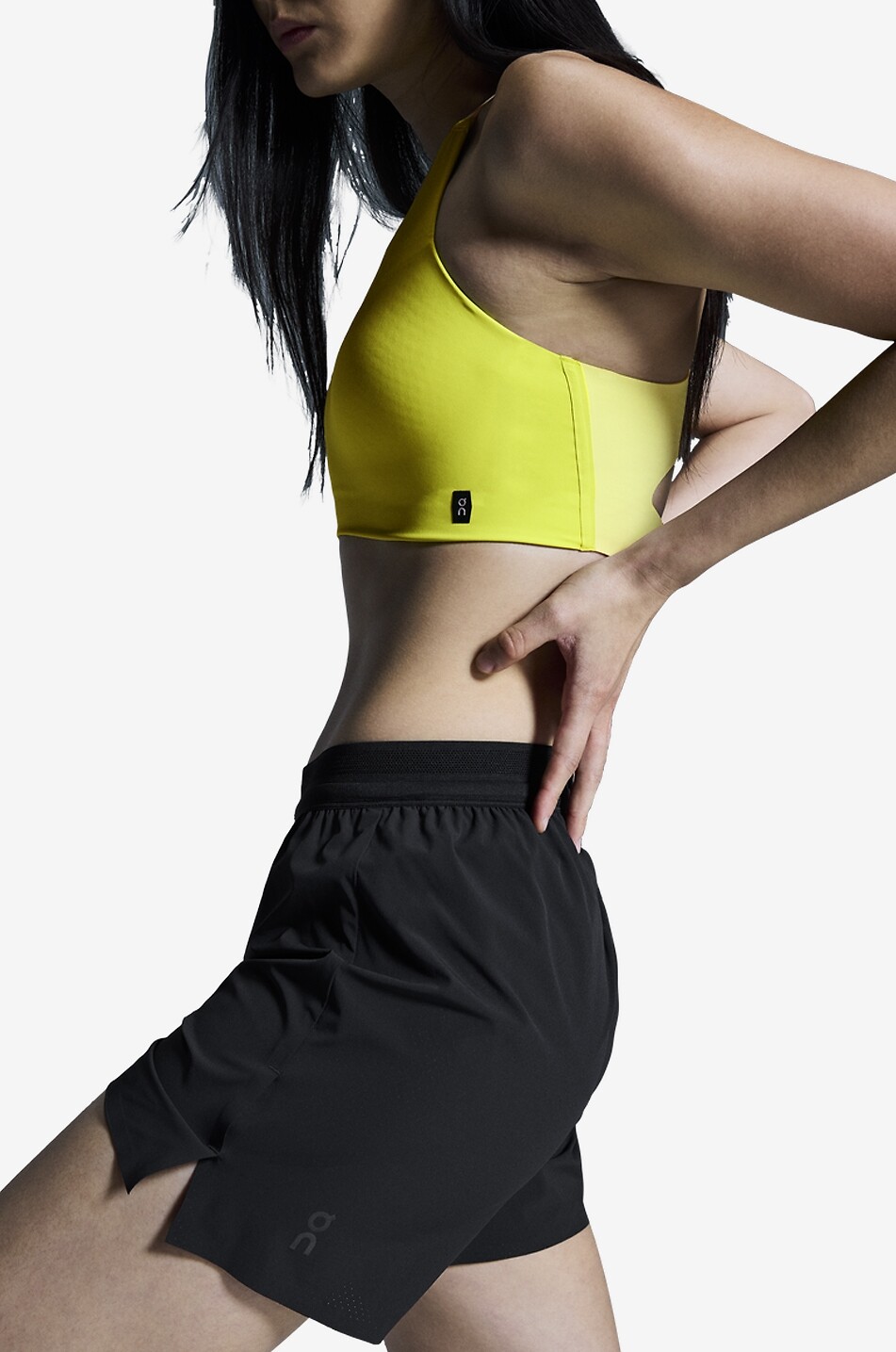 ON Short de running Performance 5" Femme NOIR 4