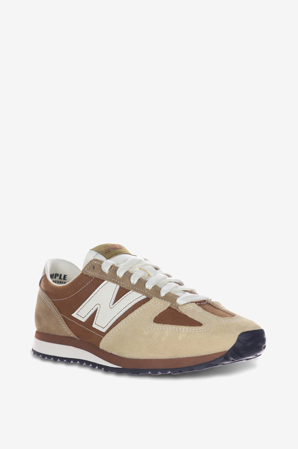 Niedrige Schnürsneakers aus Wildleder und Mesh 471