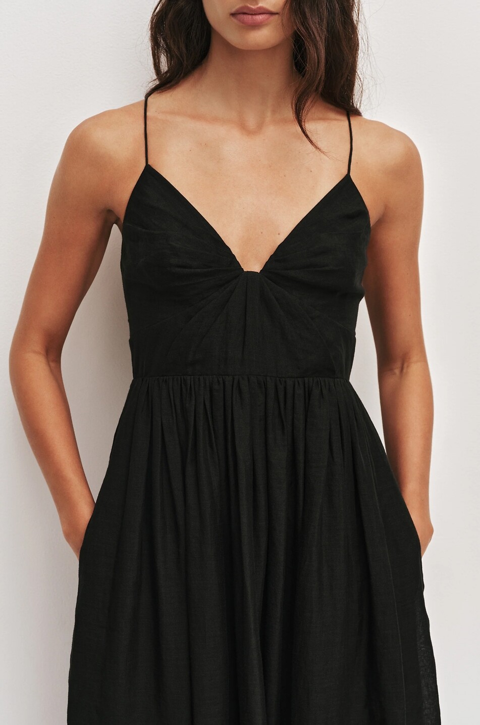 AJE Langes Kleid mit V-Ausschnitt aus Canvas Vacation Damen SCHWARZ 6