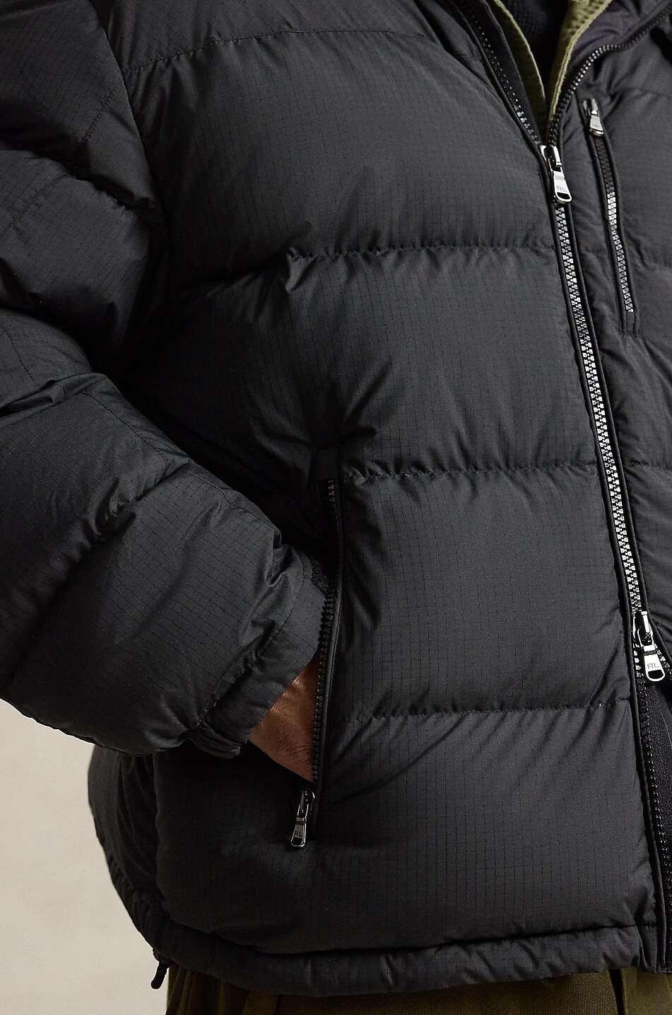 POLO RALPH LAUREN Kurze Kapuzendaunenjacke aus Technomaterial The Gorham Herren SCHWARZ 6
