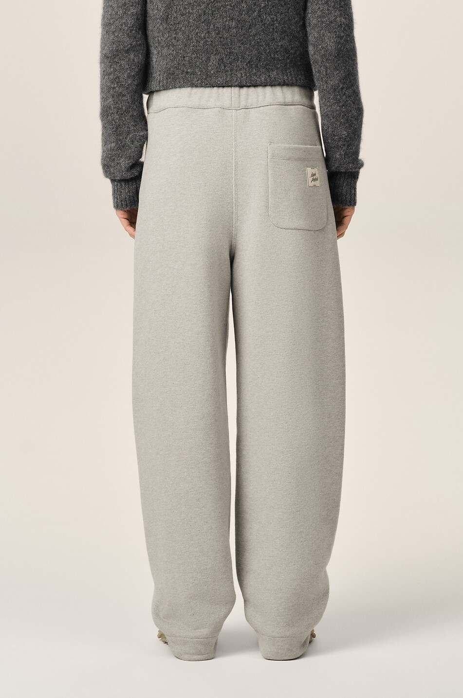 AMI Pantalon de jogging carotte en molleton de coton Ami Paris Femme GRIS 4