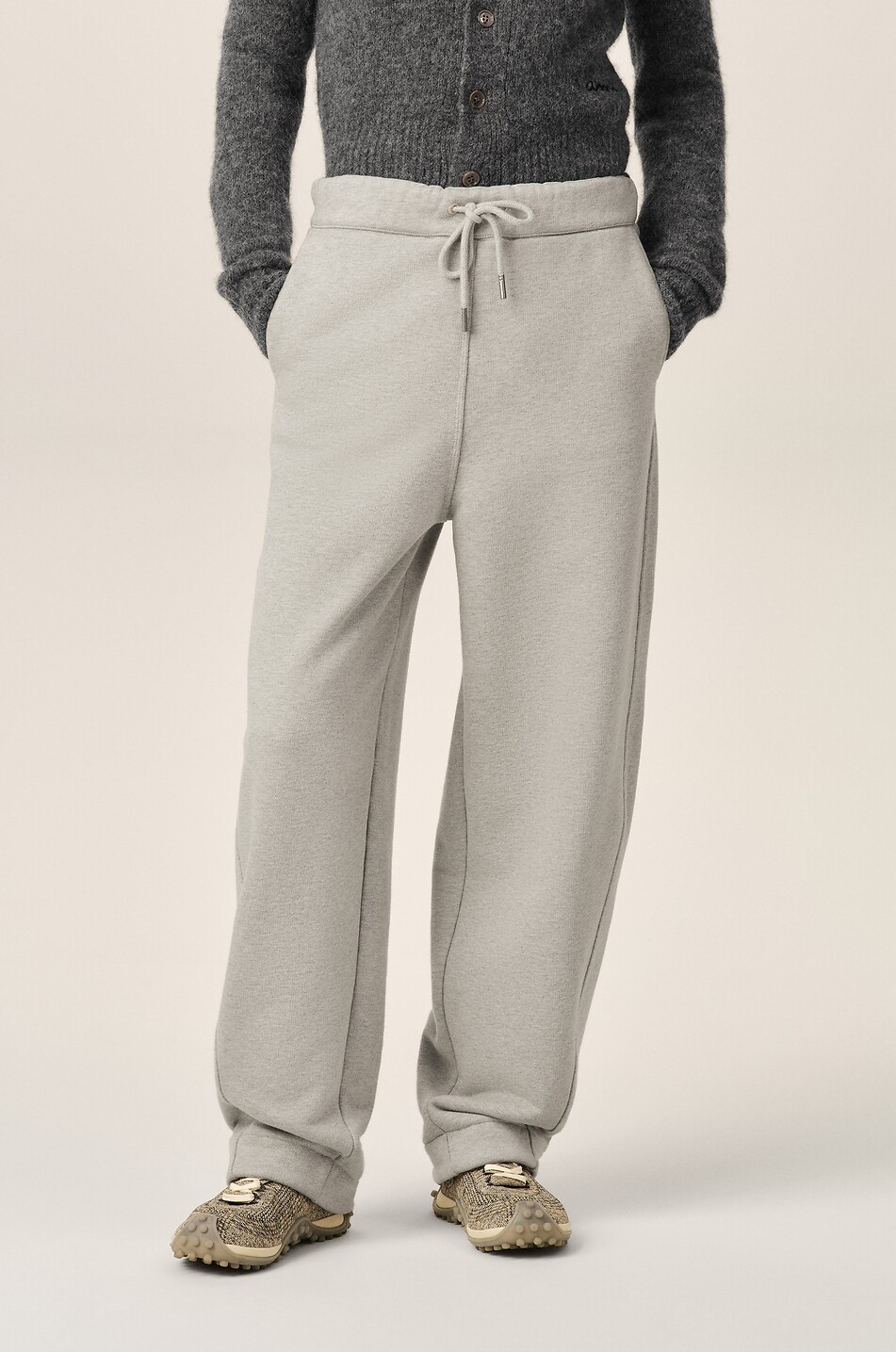 AMI Pantalon de jogging carotte en molleton de coton Ami Paris Femme GRIS 5