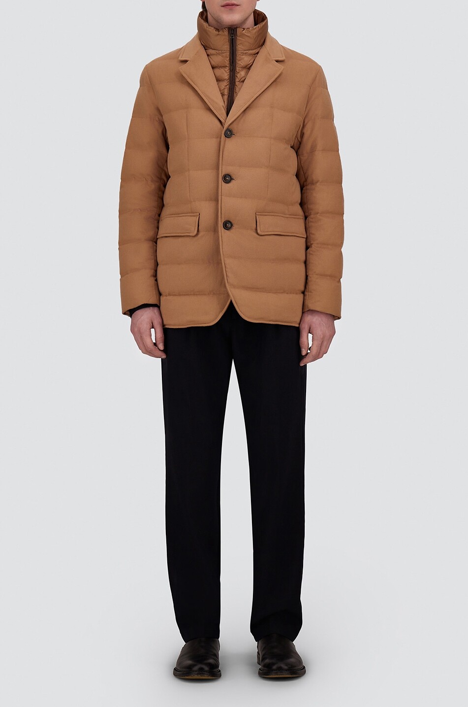 HERNO Kurze gesteppte Daunenjacke mit Revers aus Seide und Kaschmir Herren KAMELFARBEN 3