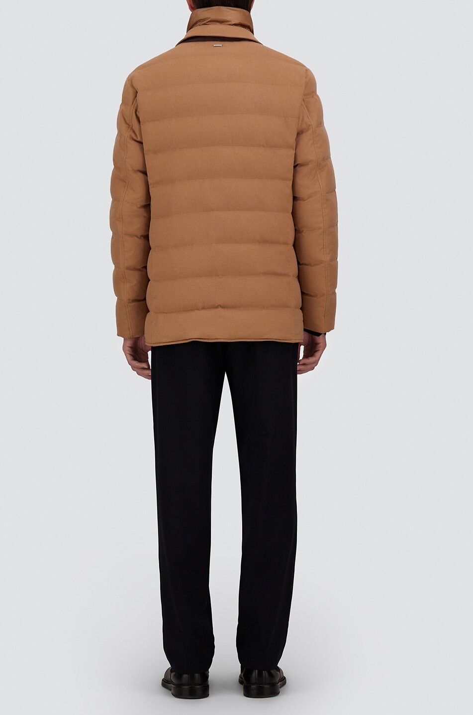 HERNO Kurze gesteppte Daunenjacke mit Revers aus Seide und Kaschmir Herren KAMELFARBEN 4