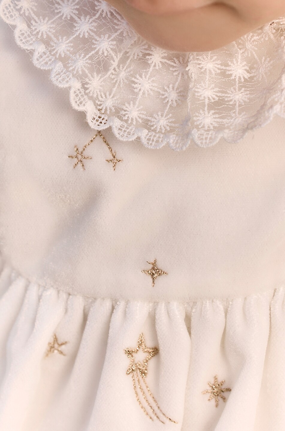 TARTINE ET CHOCOLAT Baby-Langarm-Empire-Kleid aus Samt mit Stern-Stickereien Baby CREMEFARBEN 4
