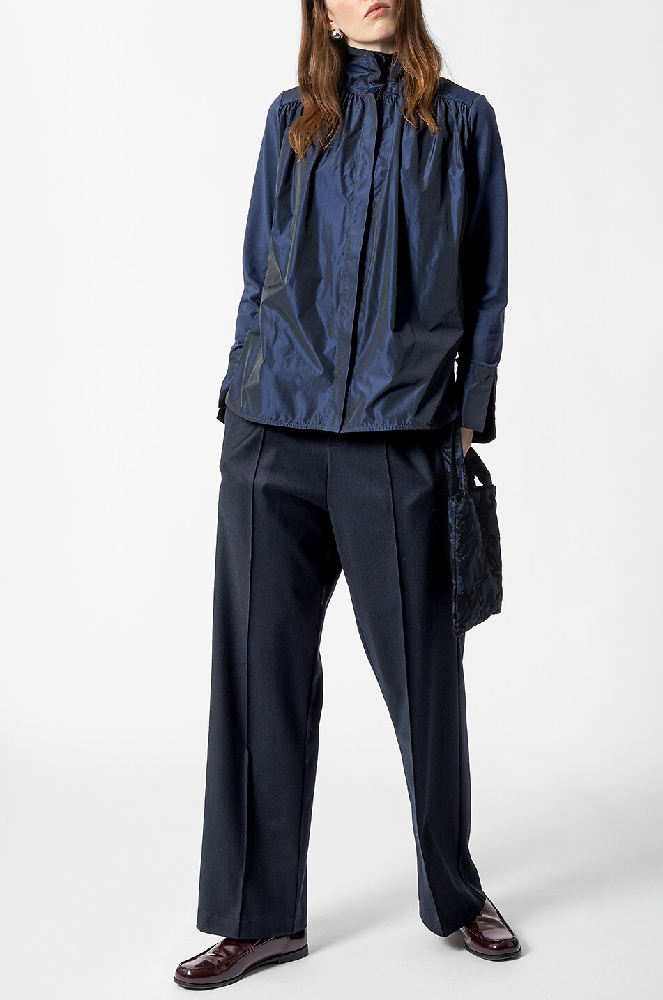 YC MILANO Weites gerafftes Hemd aus Taft mit Stehkragen Damen DUNKELBLAU 5