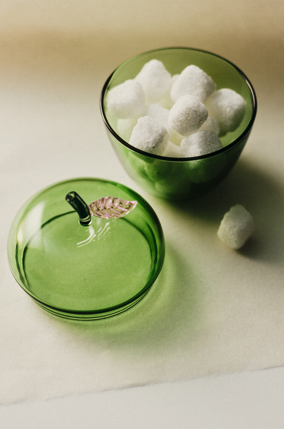 SOPHIE LOU JACOBSEN Pot en verre borosilicate en forme de pomme La Pomme Maison VERT 2