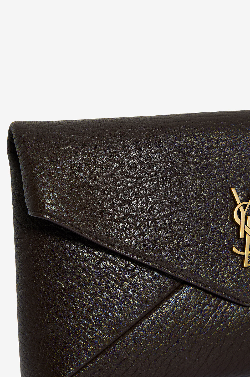 SAINT LAURENT PARIS Pochette enveloppe en cuir d'agneau grainé Cassandre Large Femme MARRON FONCÉ 5