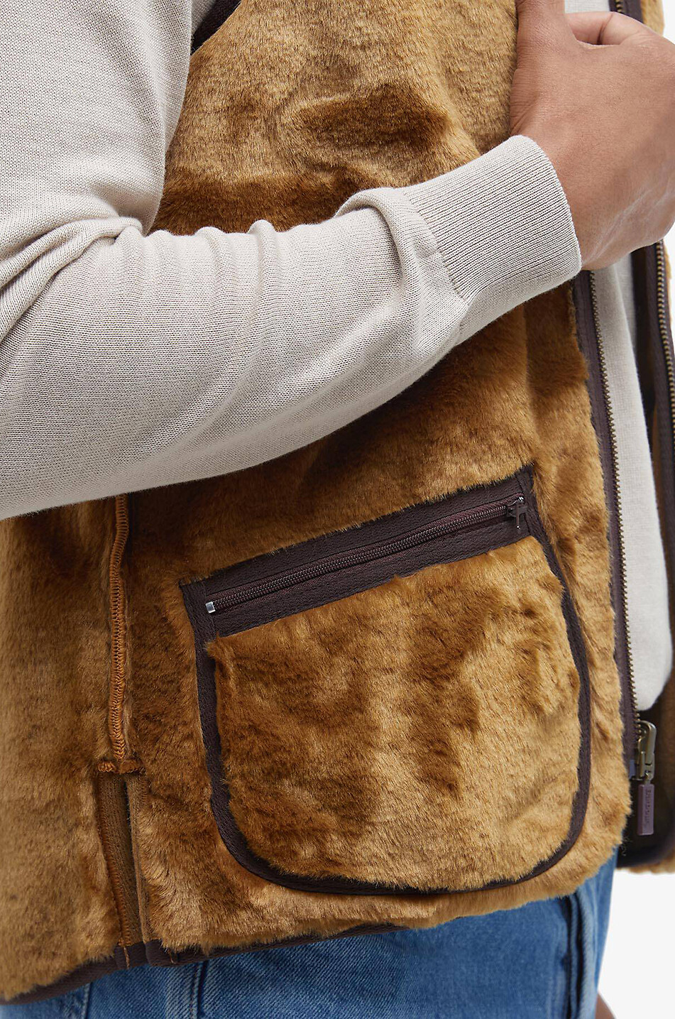 BARBOUR Warm reversible faux fur V-neck gilet Men BROWN 7