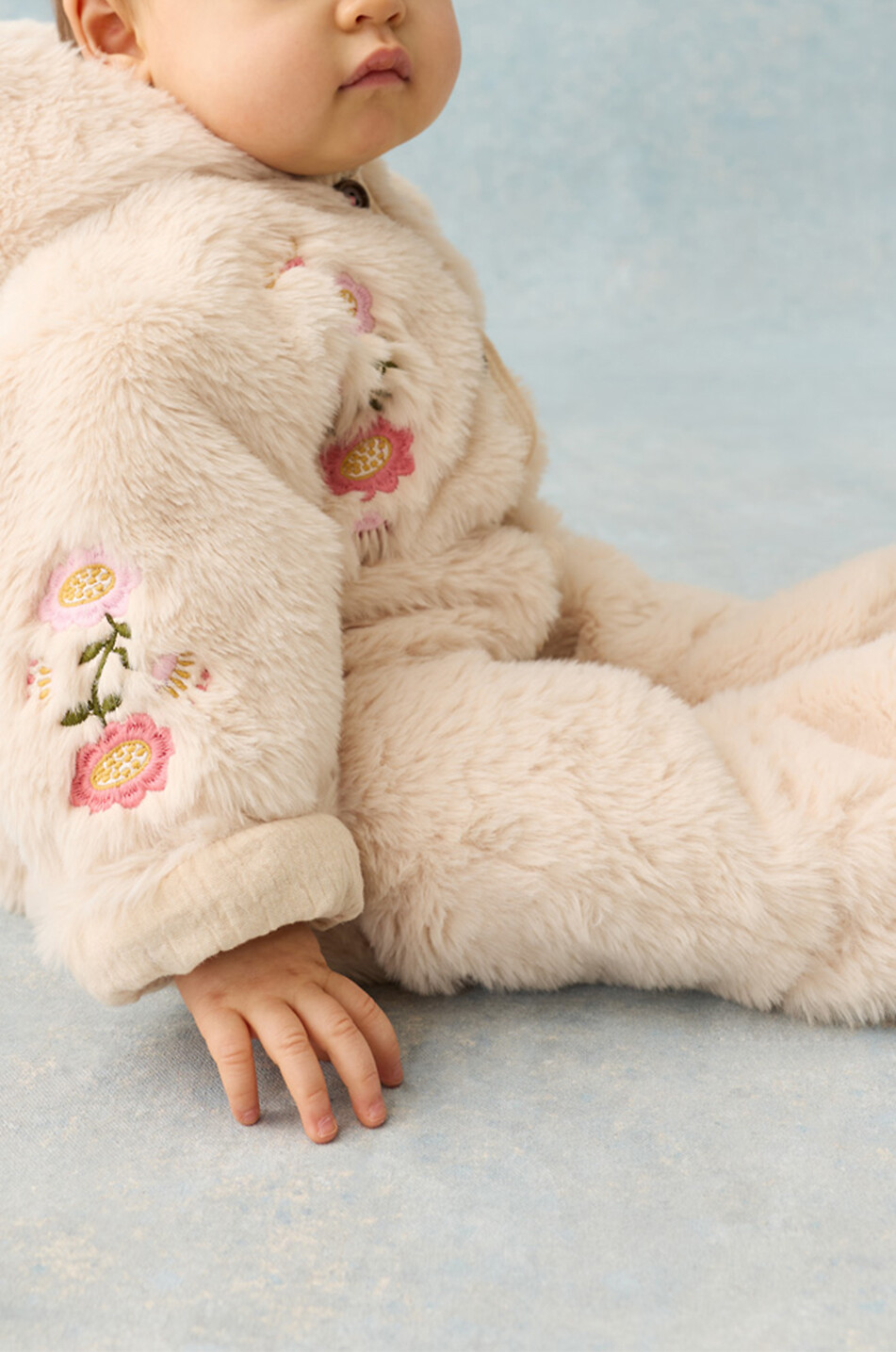 LOUISE MISHA Bestickter Kapuzen-Schnee-Overall aus Kunstpelz für Babys Naglaya Baby CREMEFARBEN 2