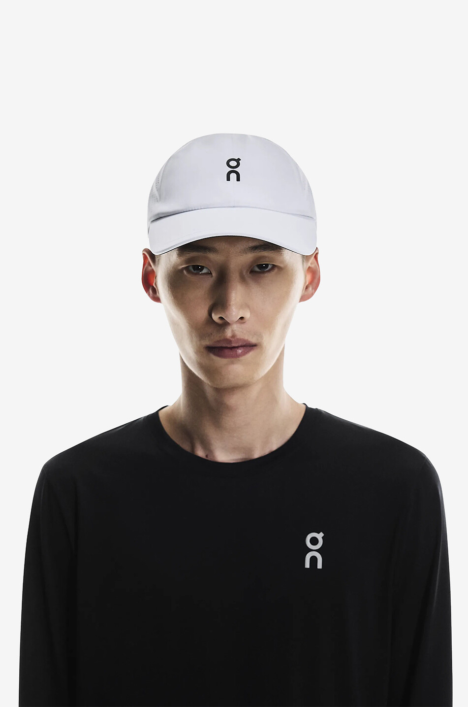 ON Casquette en tissu technique perforé Court  BLANC 2