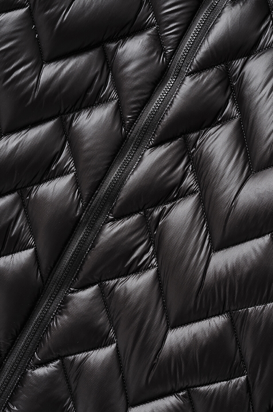 BLACKCROWS Kurze Steppjacke mit Kapuze im Chevronmuster Plumis Micro Down Herren SCHWARZ 9